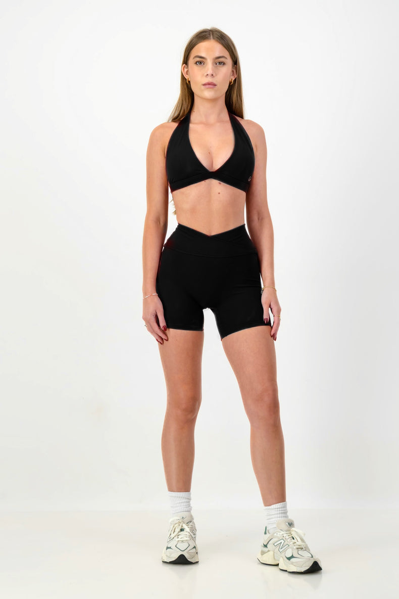 Form 5" Crossover Invisible Scrunch Shorts | Black