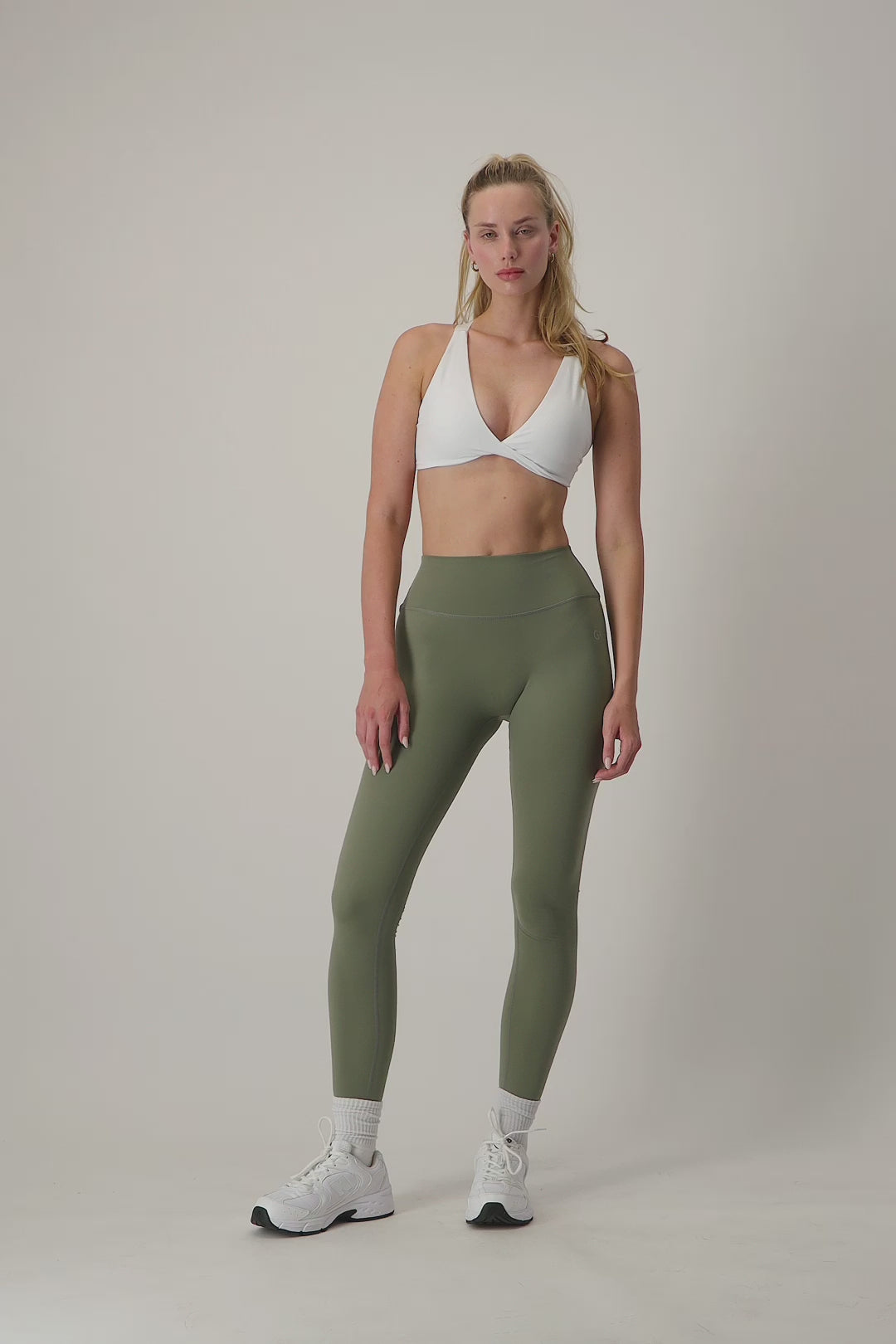 Form Aria Crop- White